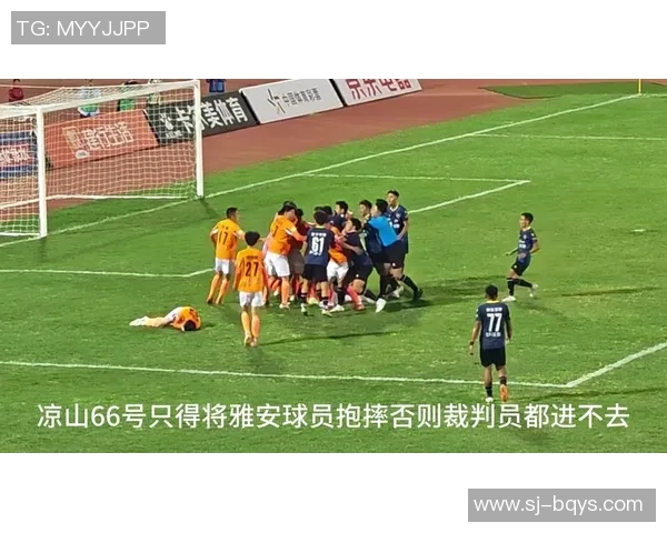 足球巨星失控风波揭秘：从场上争议到场外纷争，球员形象如何崩塌